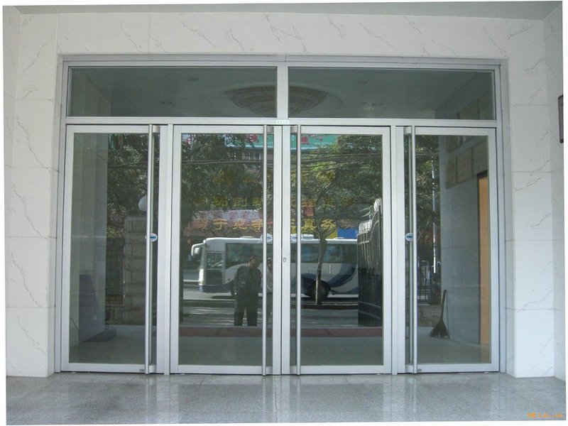 Thi công nhôm kính Đức Hòa