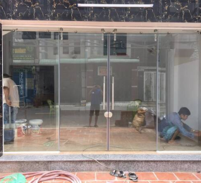 Cửa kính cường lực 02
