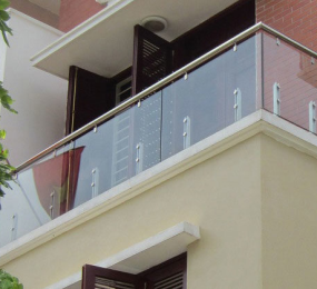 Lan can cầu thang kính 13