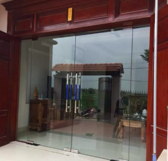 Cửa kính cường lực 05